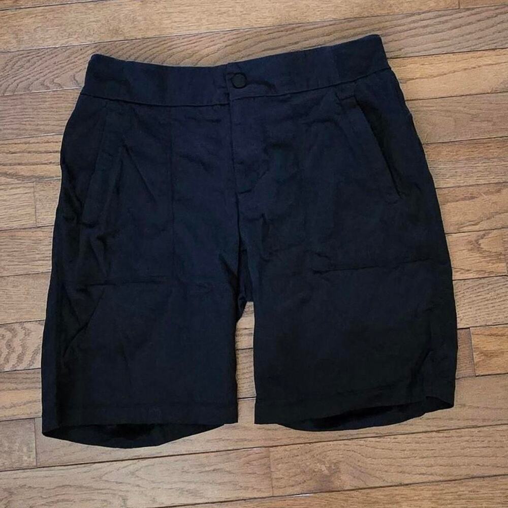 Athleta black casual zip fly hiking shorts size 6